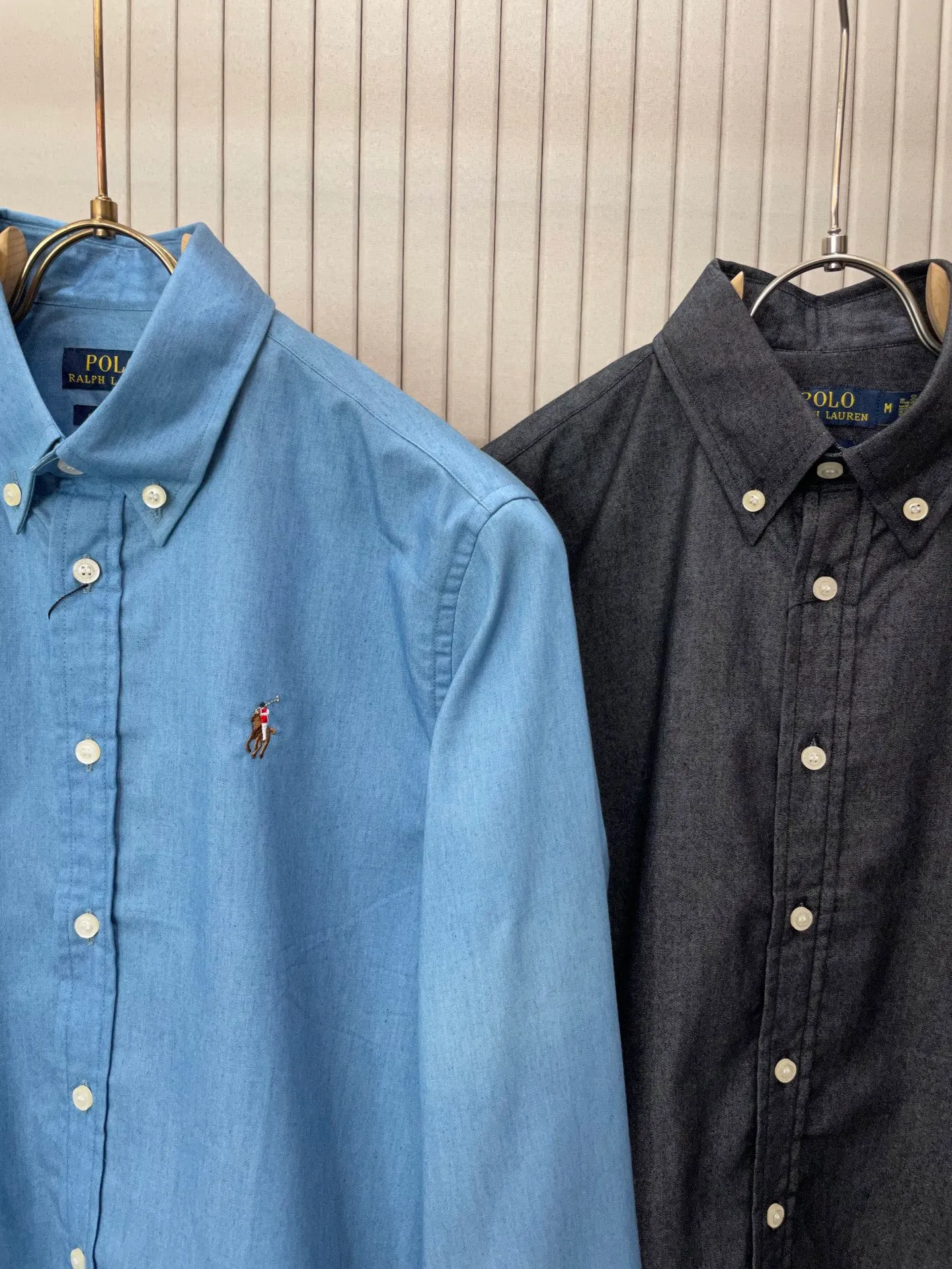 P220 🌸🌸🌸 POLO Ralph Lauren [High Quality] Classic shirt! Classic casual shirt made of pure cotton fabric with unique design, simple, clean and classic version design. It is a versatile style that can be switched at will. The fabric feels soft and delicate, highly moisture-absorbent and breathable. It is close to the skin and comfortable to wear. It can be worn alone or as an inner layer. Its versatile performance is beyond your imagination! The upper body of the ready-to-wear is simple and classic yet elegant! Size:M-XXL